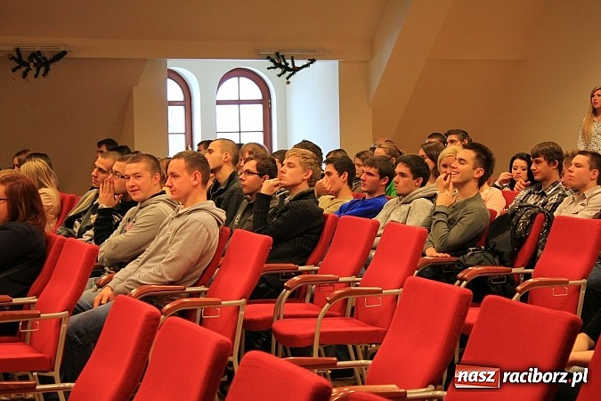 Zdjęcie w galerii na portalu naszraciborz.pl: Budowlańcy szkolili się w raciborskim zamku wiadomości z regionu