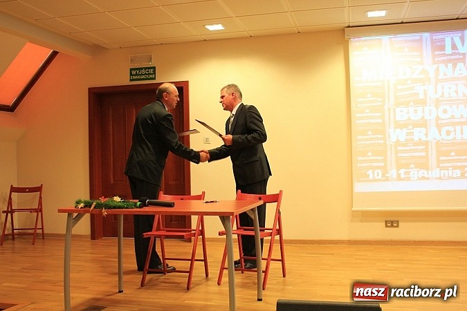 Zdjęcie w galerii na portalu naszraciborz.pl: Budowlańcy szkolili się w raciborskim zamku wiadomości z regionu