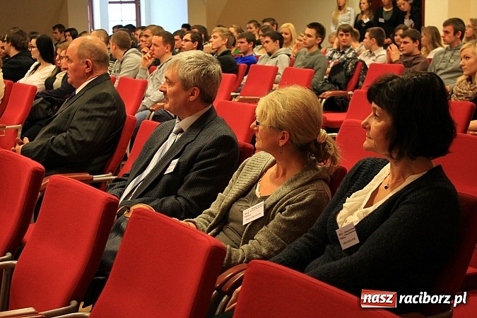 Zdjęcie w galerii na portalu naszraciborz.pl: Budowlańcy szkolili się w raciborskim zamku wiadomości z regionu