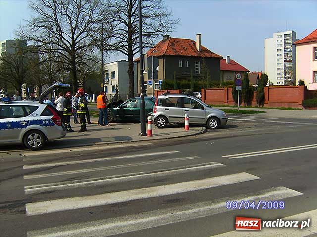 Zdjęcie w galerii na portalu naszraciborz.pl: Karambol na Ogrodowej wiadomości z regionu