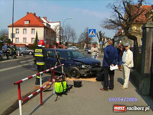 Zdjęcie w galerii na portalu naszraciborz.pl: Karambol na Ogrodowej wiadomości z regionu