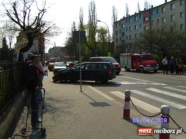 Zdjęcie w galerii na portalu naszraciborz.pl: Karambol na Ogrodowej wiadomości z regionu