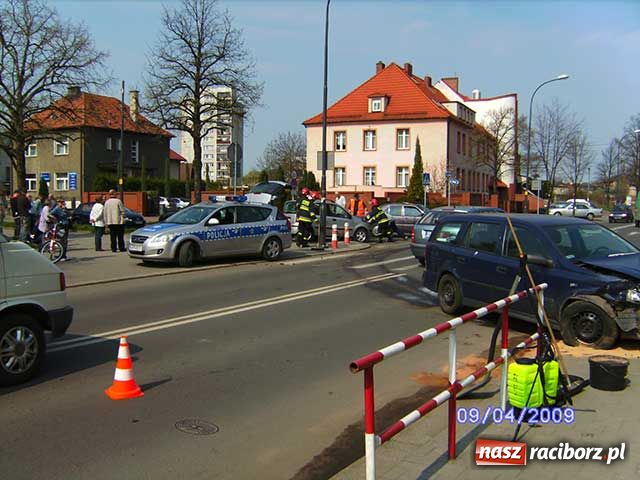 Zdjęcie w galerii na portalu naszraciborz.pl: Karambol na Ogrodowej wiadomości z regionu