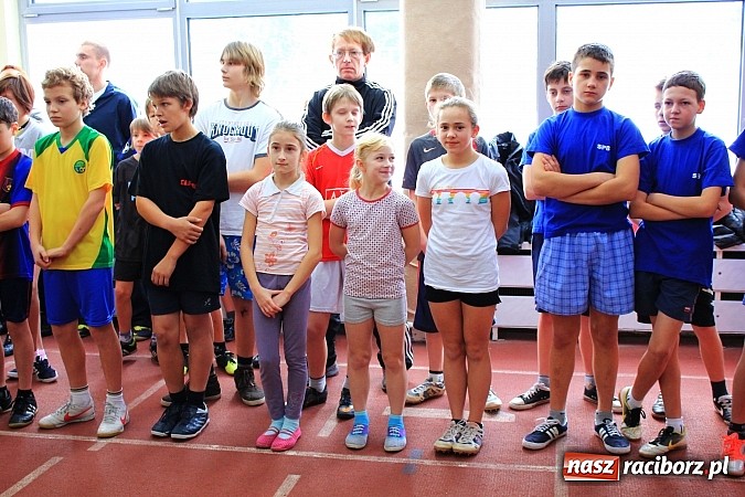 Zdjęcie w galerii na portalu naszraciborz.pl: Zimowe mistrzostwa lekkoatletyczne w ZSOMS wiadomości z regionu