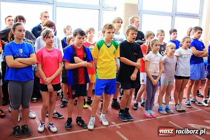 Zdjęcie w galerii na portalu naszraciborz.pl: Zimowe mistrzostwa lekkoatletyczne w ZSOMS wiadomości z regionu