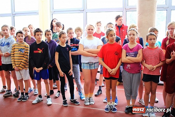Zdjęcie w galerii na portalu naszraciborz.pl: Zimowe mistrzostwa lekkoatletyczne w ZSOMS wiadomości z regionu