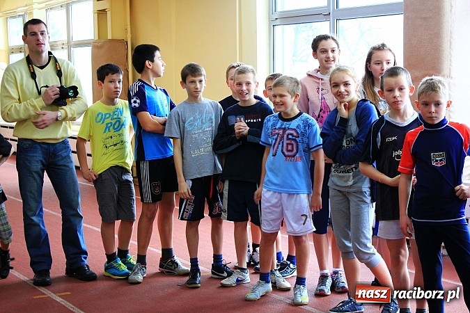 Zdjęcie w galerii na portalu naszraciborz.pl: Zimowe mistrzostwa lekkoatletyczne w ZSOMS wiadomości z regionu