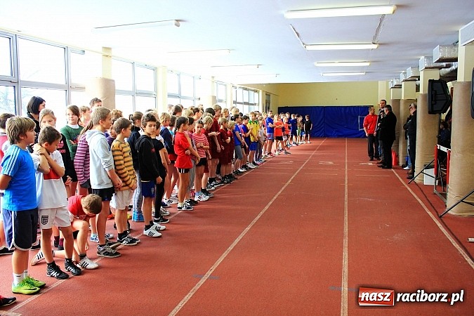 Zdjęcie w galerii na portalu naszraciborz.pl: Zimowe mistrzostwa lekkoatletyczne w ZSOMS wiadomości z regionu