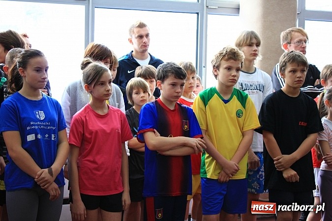 Zdjęcie w galerii na portalu naszraciborz.pl: Zimowe mistrzostwa lekkoatletyczne w ZSOMS wiadomości z regionu
