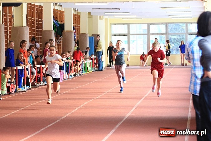 Zdjęcie w galerii na portalu naszraciborz.pl: Zimowe mistrzostwa lekkoatletyczne w ZSOMS wiadomości z regionu