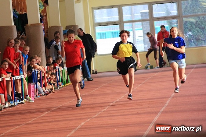 Zdjęcie w galerii na portalu naszraciborz.pl: Zimowe mistrzostwa lekkoatletyczne w ZSOMS wiadomości z regionu