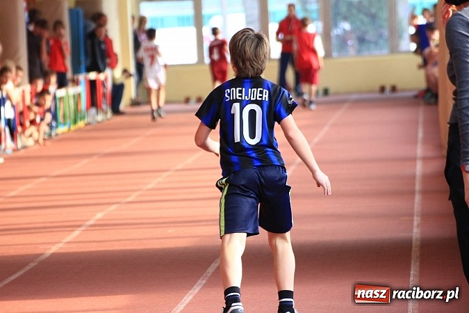 Zdjęcie w galerii na portalu naszraciborz.pl: Zimowe mistrzostwa lekkoatletyczne w ZSOMS wiadomości z regionu