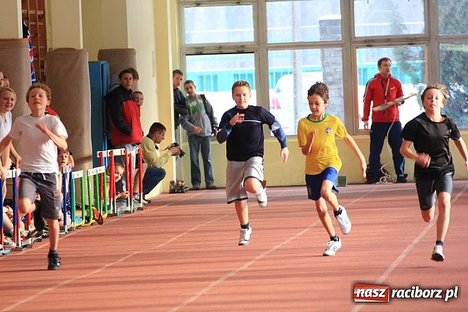 Zdjęcie w galerii na portalu naszraciborz.pl: Zimowe mistrzostwa lekkoatletyczne w ZSOMS wiadomości z regionu