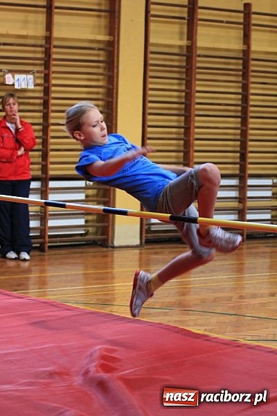 Zdjęcie w galerii na portalu naszraciborz.pl: Zimowe mistrzostwa lekkoatletyczne w ZSOMS wiadomości z regionu