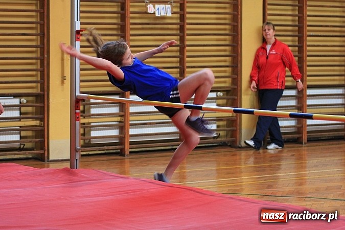 Zdjęcie w galerii na portalu naszraciborz.pl: Zimowe mistrzostwa lekkoatletyczne w ZSOMS wiadomości z regionu