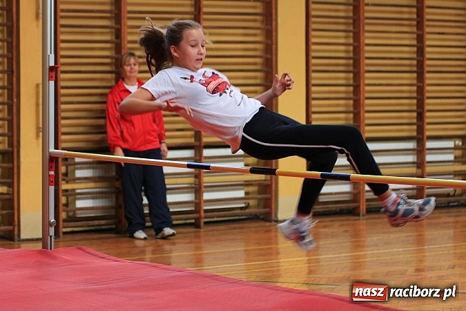 Zdjęcie w galerii na portalu naszraciborz.pl: Zimowe mistrzostwa lekkoatletyczne w ZSOMS wiadomości z regionu