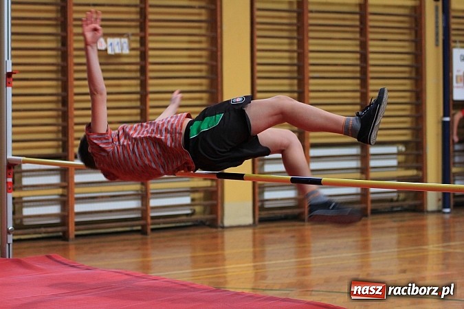 Zdjęcie w galerii na portalu naszraciborz.pl: Zimowe mistrzostwa lekkoatletyczne w ZSOMS wiadomości z regionu