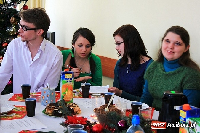 Zdjęcie w galerii na portalu naszraciborz.pl: Święta u Rumcajsa, czyli wigilia bohemistów wiadomości z regionu