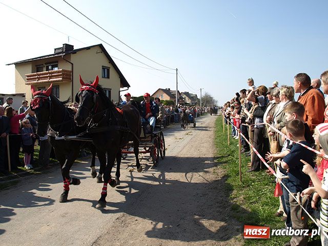 Zdjęcie w galerii na portalu naszraciborz.pl: Procesja gigant wiadomości z regionu