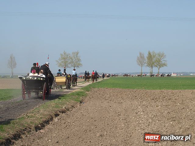Zdjęcie w galerii na portalu naszraciborz.pl: Procesja gigant wiadomości z regionu