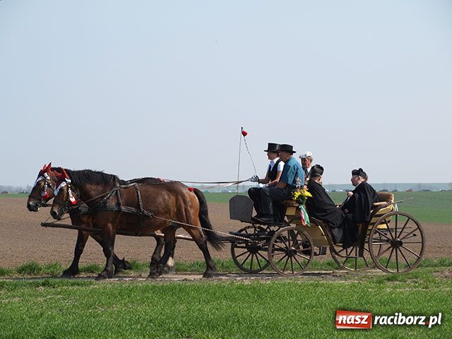 Zdjęcie w galerii na portalu naszraciborz.pl: Procesja gigant wiadomości z regionu