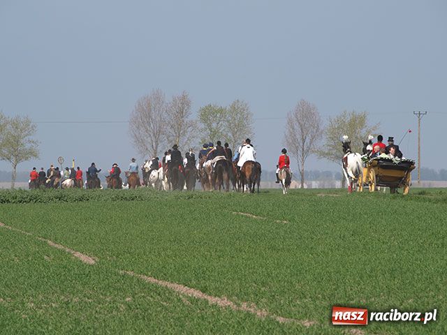 Zdjęcie w galerii na portalu naszraciborz.pl: Procesja gigant wiadomości z regionu