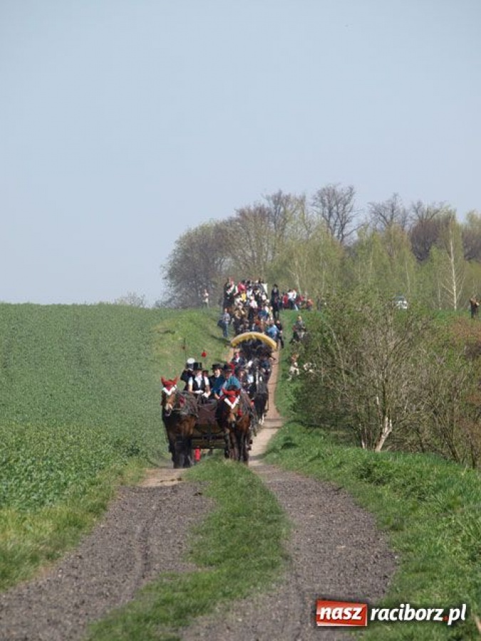 Zdjęcie w galerii na portalu naszraciborz.pl: Procesja gigant wiadomości z regionu