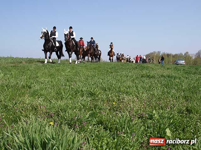 Zdjęcie w galerii na portalu naszraciborz.pl: Procesja gigant wiadomości z regionu