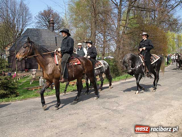 Zdjęcie w galerii na portalu naszraciborz.pl: Procesja gigant wiadomości z regionu