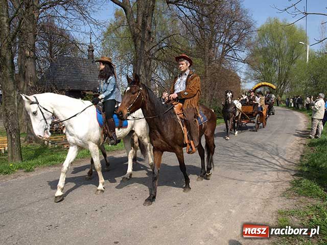 Zdjęcie w galerii na portalu naszraciborz.pl: Procesja gigant wiadomości z regionu