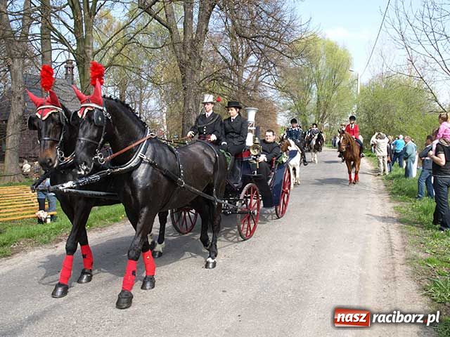 Zdjęcie w galerii na portalu naszraciborz.pl: Procesja gigant wiadomości z regionu