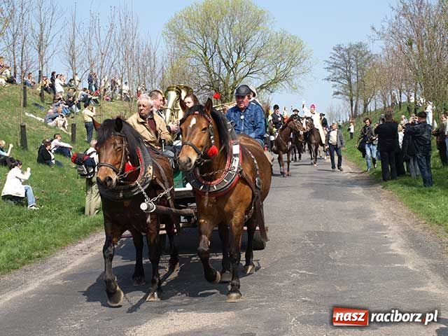 Zdjęcie w galerii na portalu naszraciborz.pl: Procesja gigant wiadomości z regionu