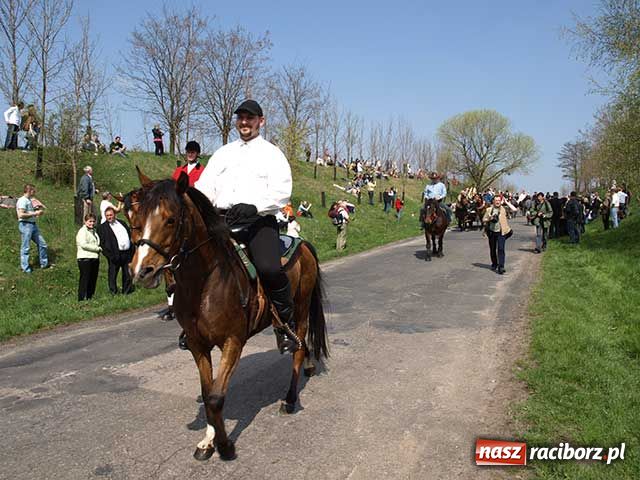 Zdjęcie w galerii na portalu naszraciborz.pl: Procesja gigant wiadomości z regionu