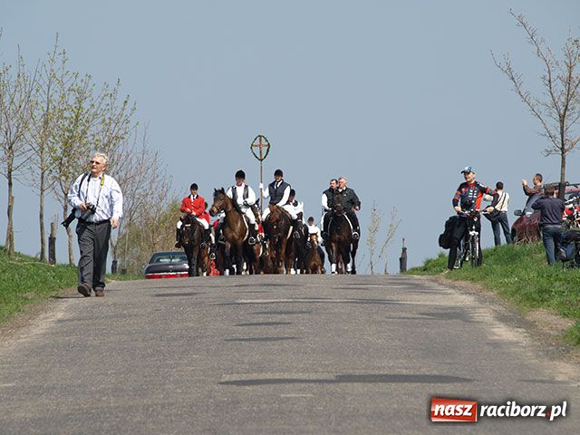 Zdjęcie w galerii na portalu naszraciborz.pl: Procesja gigant wiadomości z regionu