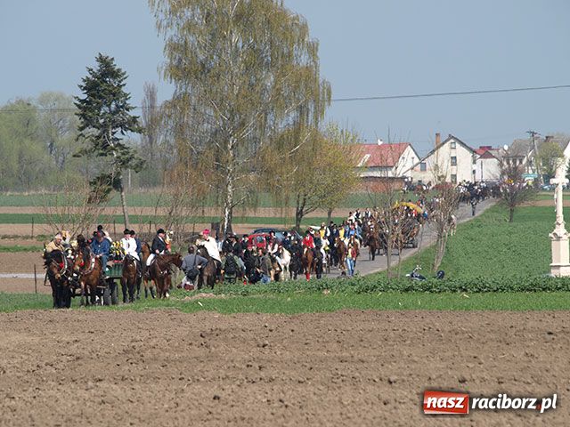 Zdjęcie w galerii na portalu naszraciborz.pl: Procesja gigant wiadomości z regionu