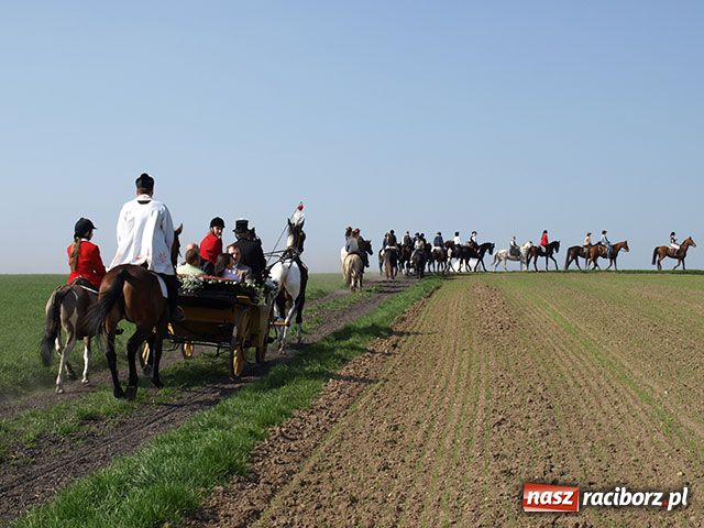 Zdjęcie w galerii na portalu naszraciborz.pl: Procesja gigant wiadomości z regionu