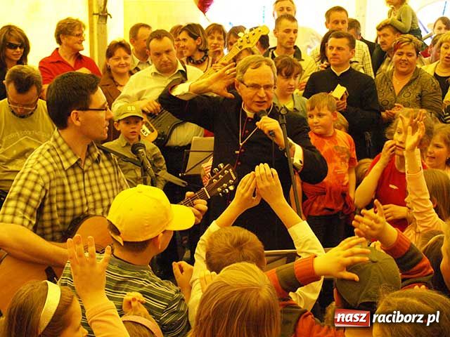 Zdjęcie w galerii na portalu naszraciborz.pl: Procesja gigant wiadomości z regionu