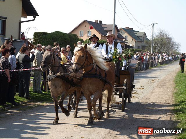 Zdjęcie w galerii na portalu naszraciborz.pl: Procesja gigant wiadomości z regionu