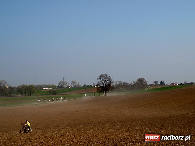 Zdjęcie w galerii na portalu naszraciborz.pl: Procesja gigant wiadomości z regionu