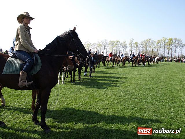 Zdjęcie w galerii na portalu naszraciborz.pl: Procesja gigant wiadomości z regionu