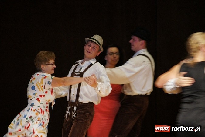 Zdjęcie w galerii na portalu naszraciborz.pl: Taneczny prezent dla rodziców wiadomości z regionu