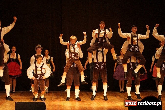 Zdjęcie w galerii na portalu naszraciborz.pl: Taneczny prezent dla rodziców wiadomości z regionu