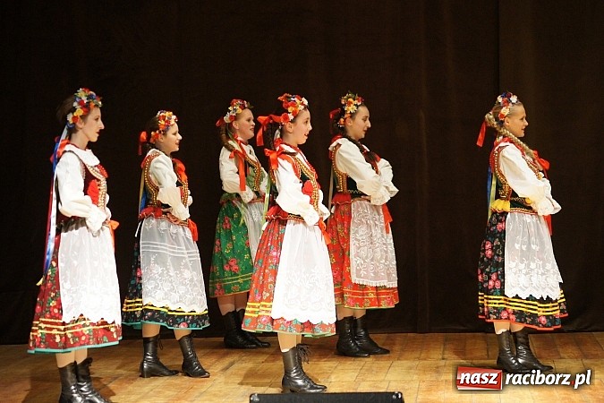 Zdjęcie w galerii na portalu naszraciborz.pl: Taneczny prezent dla rodziców wiadomości z regionu