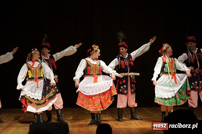 Zdjęcie w galerii na portalu naszraciborz.pl: Taneczny prezent dla rodziców wiadomości z regionu