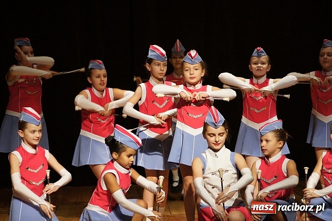 Zdjęcie w galerii na portalu naszraciborz.pl: Taneczny prezent dla rodziców wiadomości z regionu