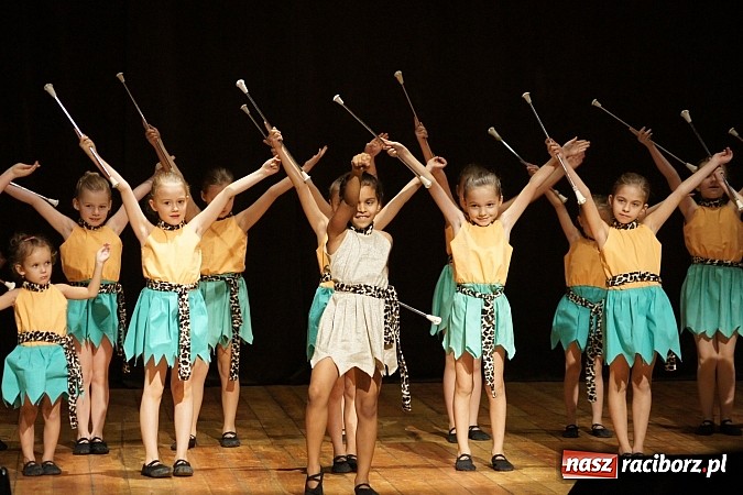 Zdjęcie w galerii na portalu naszraciborz.pl: Taneczny prezent dla rodziców wiadomości z regionu