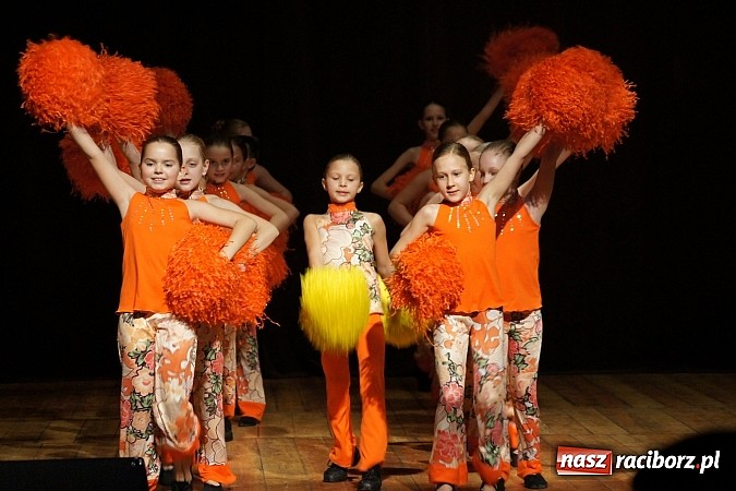 Zdjęcie w galerii na portalu naszraciborz.pl: Taneczny prezent dla rodziców wiadomości z regionu