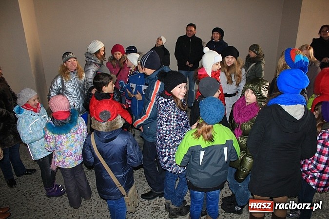 Zdjęcie w galerii na portalu naszraciborz.pl: Młodzi Rosjanie zwiedzili raciborski zamek wiadomości z regionu