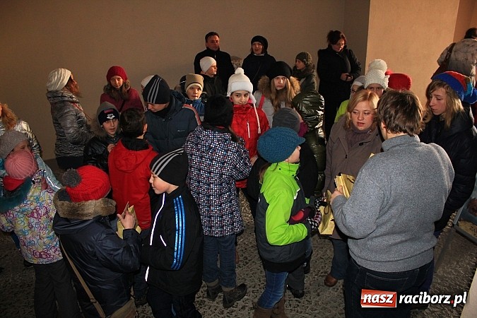 Zdjęcie w galerii na portalu naszraciborz.pl: Młodzi Rosjanie zwiedzili raciborski zamek wiadomości z regionu