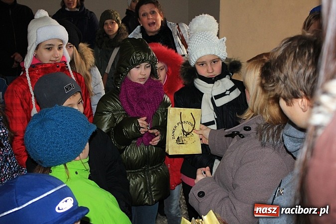 Zdjęcie w galerii na portalu naszraciborz.pl: Młodzi Rosjanie zwiedzili raciborski zamek wiadomości z regionu